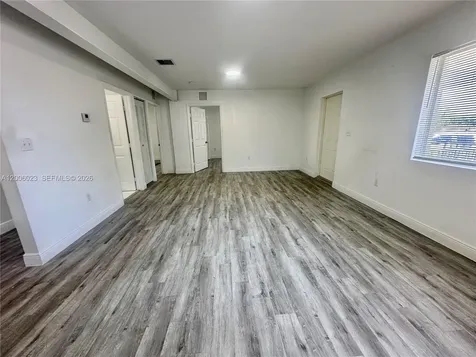 1095 NE 149th Street Miami FL 33161