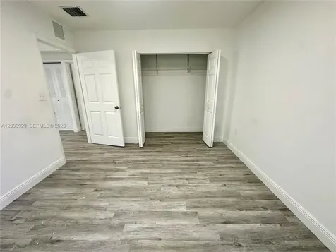 1095 NE 149th Street Miami FL 33161