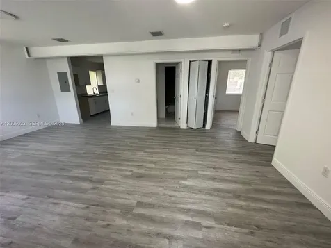 1095 NE 149th Street Miami FL 33161
