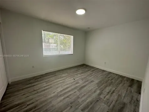 1095 NE 149th Street Miami FL 33161