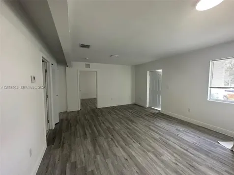 1095 NE 149th Street Miami FL 33161