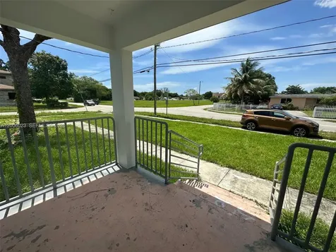 1095 NE 149th Street Miami FL 33161