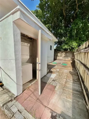 2516 Cleveland Street Hollywood FL 33020