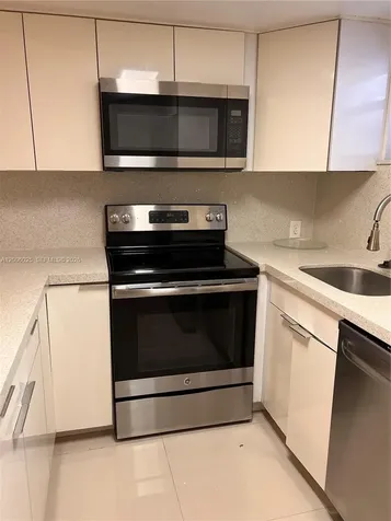 8290 Lake Drive Doral FL 33166