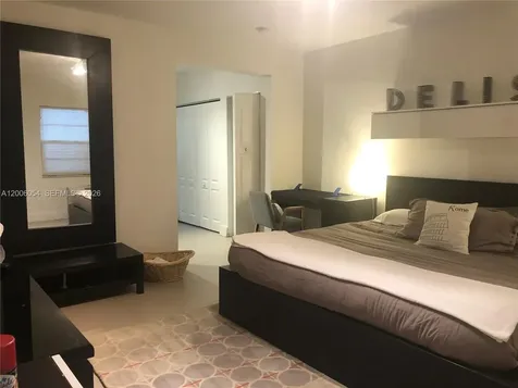 911 Meridian Avenue Miami Beach FL 33139