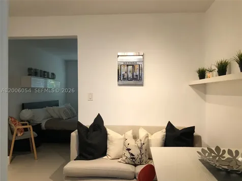 911 Meridian Avenue Miami Beach FL 33139