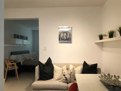 911 Meridian Avenue Miami Beach FL 33139