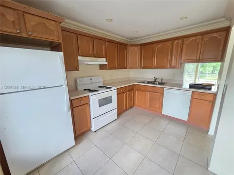 1000 NE 14th Avenue Hallandale Beach FL 33009