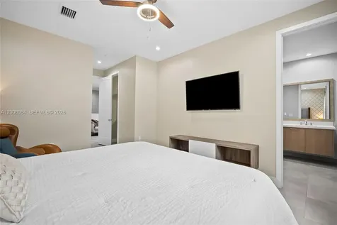 4392 NW 80 Avenue Doral FL 33166