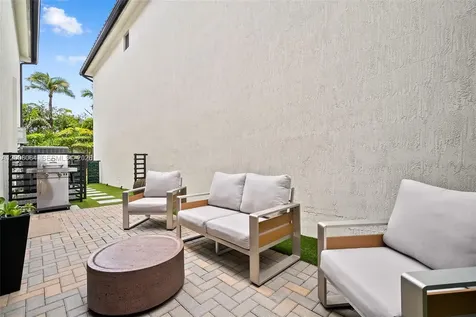 4392 NW 80 Avenue Doral FL 33166