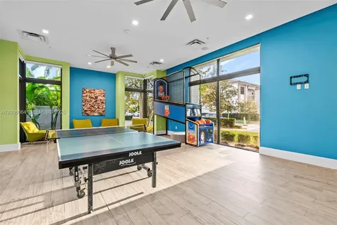 4392 NW 80 Avenue Doral FL 33166
