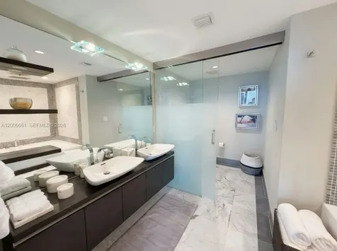 200 Biscayne Boulevard Way Miami FL 33131