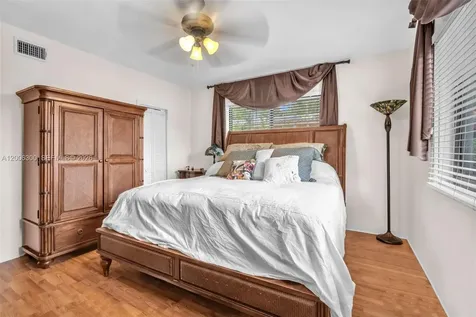 7701 Center Bay Drive North Bay Village FL 33141