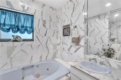 7701 Center Bay Drive North Bay Village FL 33141