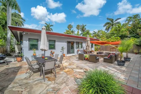 7701 Center Bay Drive North Bay Village FL 33141