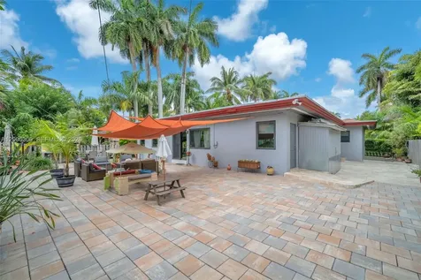 7701 Center Bay Drive North Bay Village FL 33141