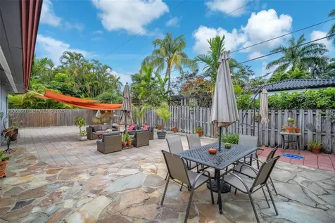 7701 Center Bay Drive North Bay Village FL 33141