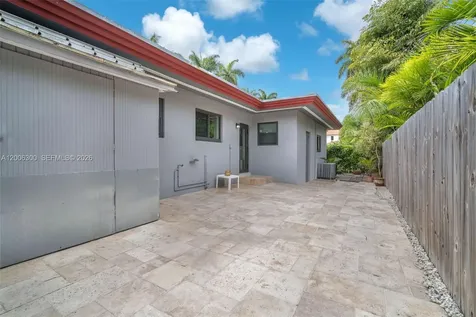 7701 Center Bay Drive North Bay Village FL 33141