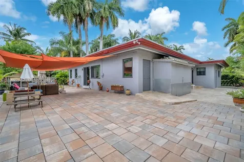7701 Center Bay Drive North Bay Village FL 33141