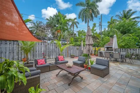 7701 Center Bay Drive North Bay Village FL 33141