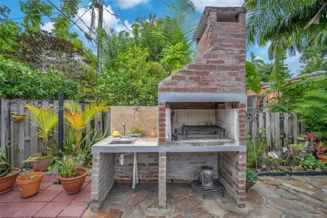7701 Center Bay Drive North Bay Village FL 33141