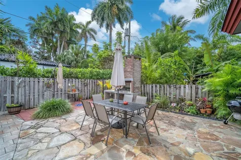 7701 Center Bay Drive North Bay Village FL 33141