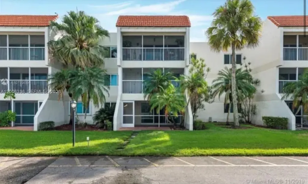 100 Lakeview Drive Weston FL 33326