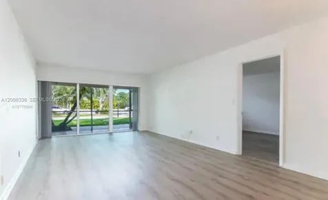 100 Lakeview Drive Weston FL 33326