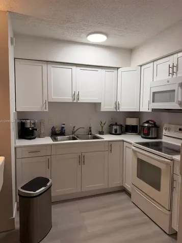 5055 NW 7th Street Miami FL 33126