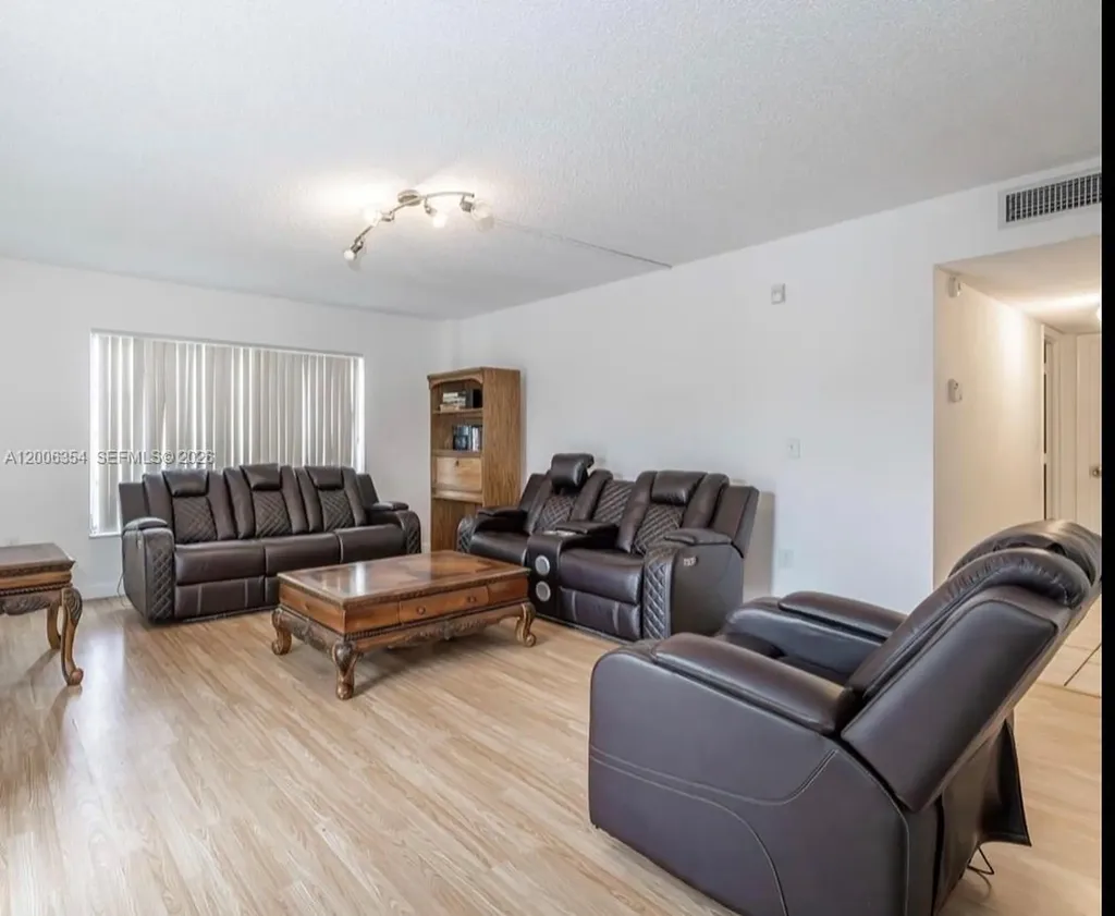 4174 Inverrary Drive Lauderhill FL 33319