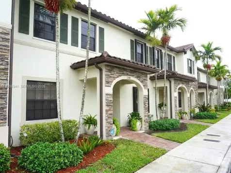 3280 W 92nd Place Hialeah FL 33018