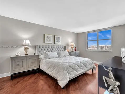 500 Bayview Drive Sunny Isles Beach FL 33160