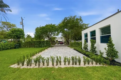 5735 SW 12th Street West Miami FL 33144