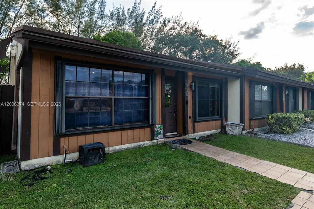1980 Seagrape Avenue Pembroke Pines FL 33026