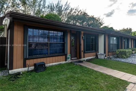 1980 Seagrape Avenue Pembroke Pines FL 33026