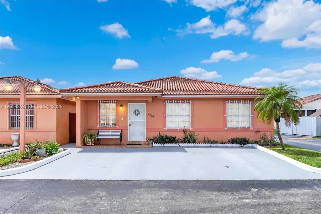 2238 W 74th Terrace Hialeah FL 33016