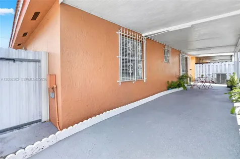 2238 W 74th Terrace Hialeah FL 33016