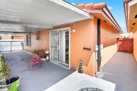 2238 W 74th Terrace Hialeah FL 33016