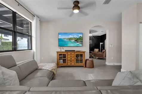 3525 W 94th Street Hialeah FL 33018