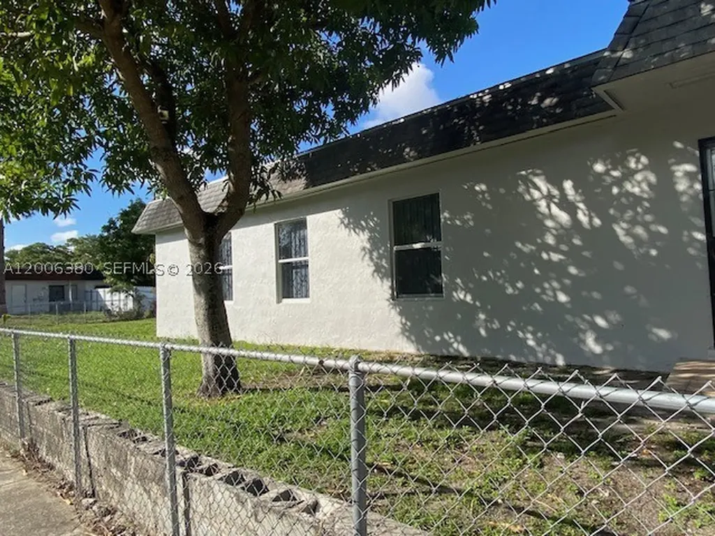 3929 NW 207th St Road Miami Gardens FL 33055
