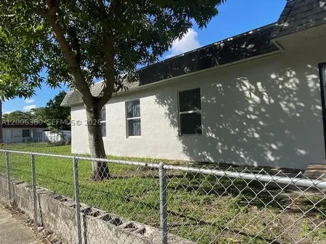 3929 NW 207th St Road Miami Gardens FL 33055