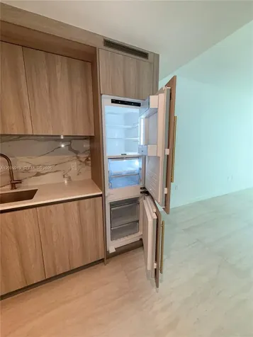 77 SE 5th Street Miami FL 33131