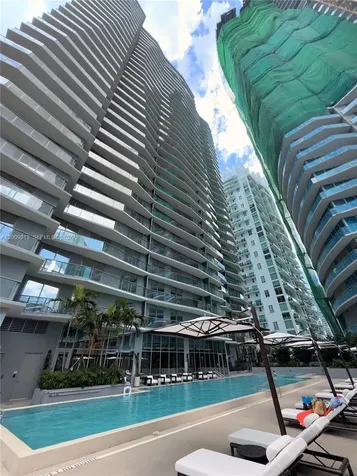 77 SE 5th Street Miami FL 33131