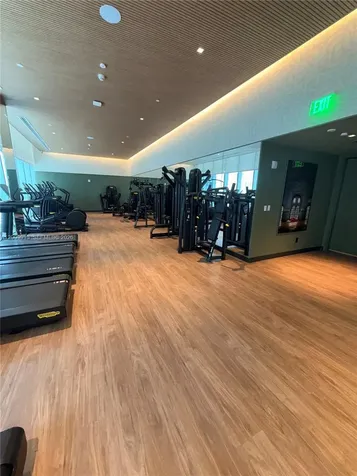 77 SE 5th Street Miami FL 33131
