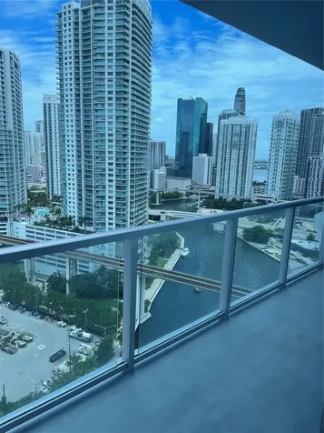 185 SW 7th Street Miami FL 33130