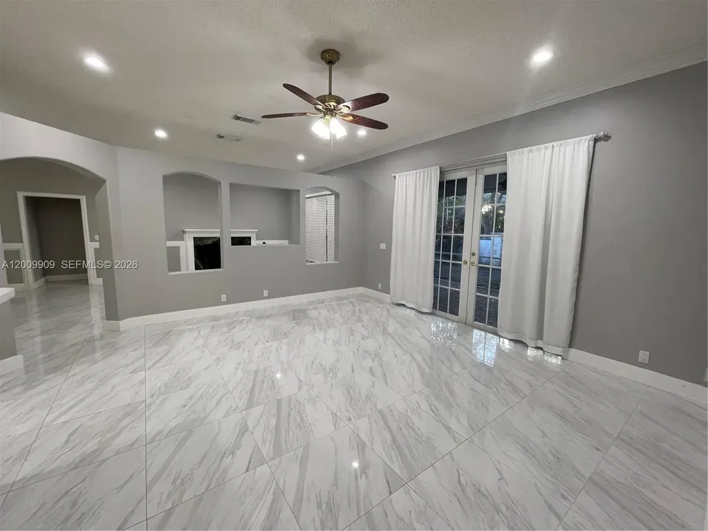 5263 SW 34th Way Hollywood FL 33312