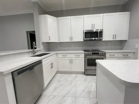 5263 SW 34th Way Hollywood FL 33312