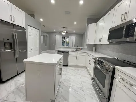 5263 SW 34th Way Hollywood FL 33312