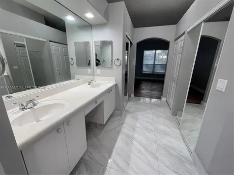 5263 SW 34th Way Hollywood FL 33312