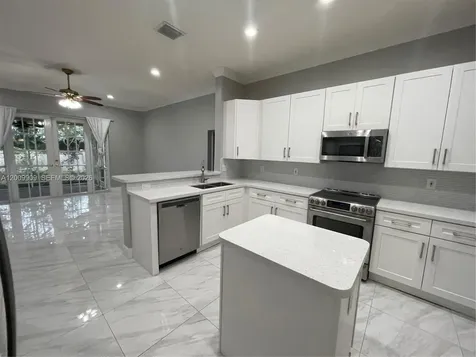 5263 SW 34th Way Hollywood FL 33312